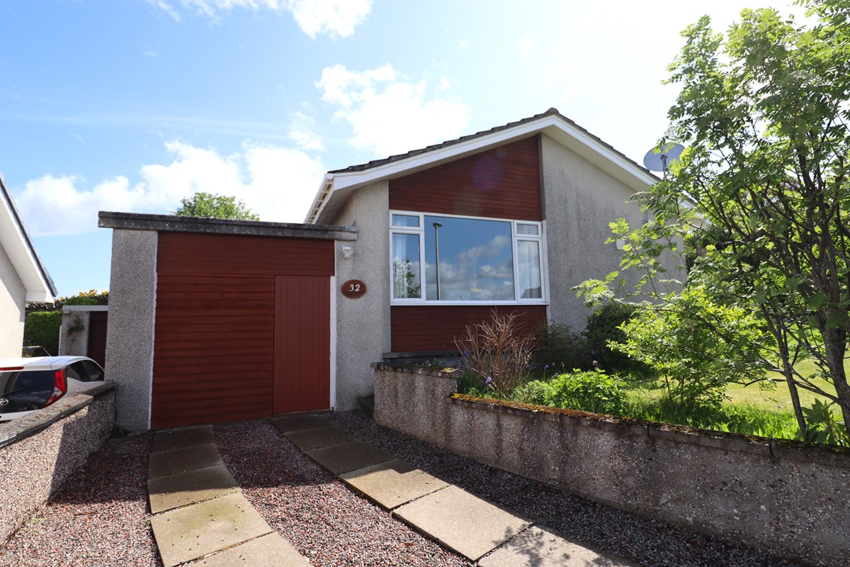 Detached Bungalow For Sale 32 Braeside Park, Balloch Inverness IV2