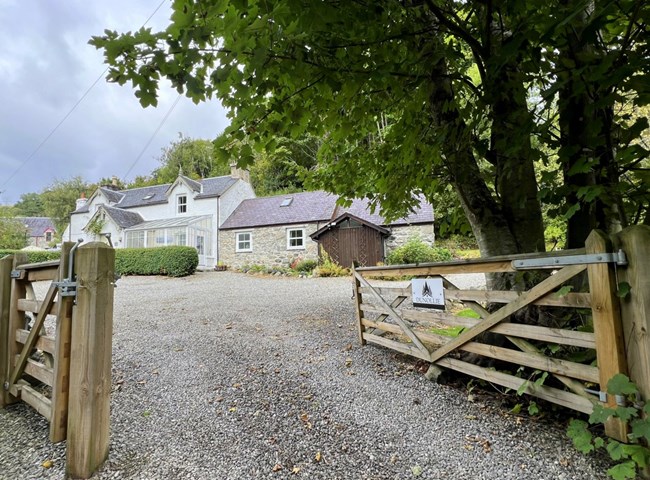 Dunollie House &  Byre, Milton, DRUMNADROCHIT IV63 6UA